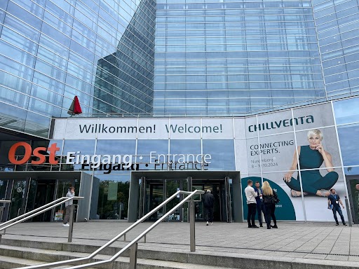 Eingang der Chillventa Messe in Nürnberg 2024, eine führende Veranstaltung für Kältetechnik mit Fokus auf Innovationen und nachhaltige Lösungen.