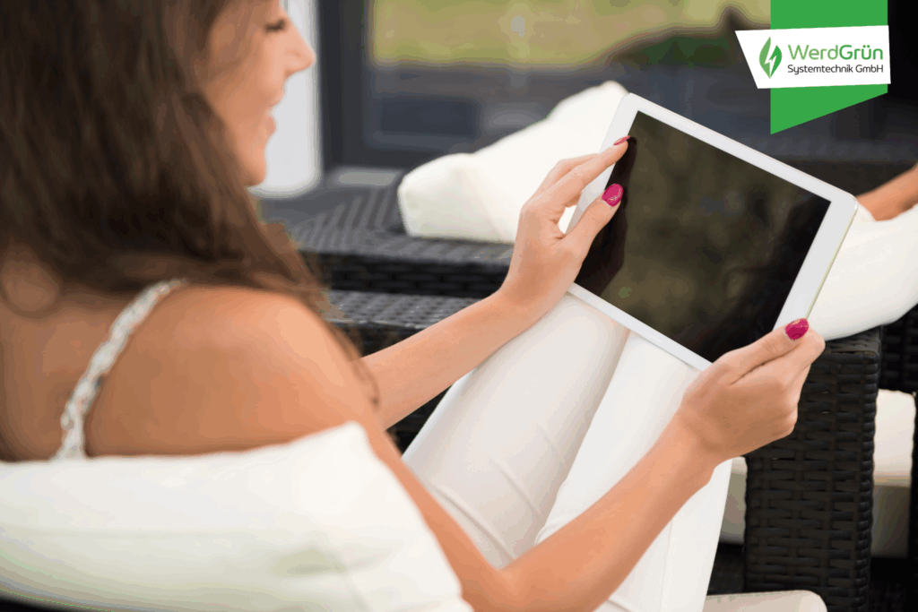 Frau mit Tablet in der hand